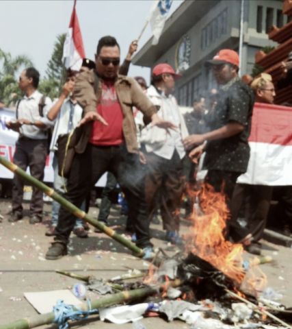 Momentum Hari Santri Nasional 2024, LSM GARAD Bakal Demo Terkait OPOP Dan Dugaan Pengarahan Dukungan ASN Ke Kantor Sekdaprov, DPRD Jatim Dan Grahadi