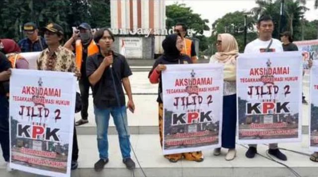 Sejumlah LSM Kabupaten Sidoarjo Lakukan Aksi Dorong KPK Tersangkakan Sang Bupati Ahmad Mudhlor Ali