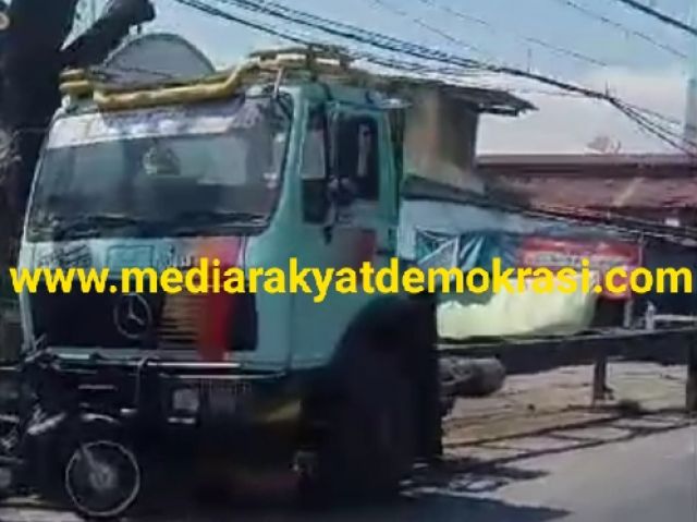 Hampir Berbulan-Bulan Kontainer Terparkir Di Jalan Raya Suramadu, Dishub Kota Akui Tak Berwenang Melakukan Penindakan