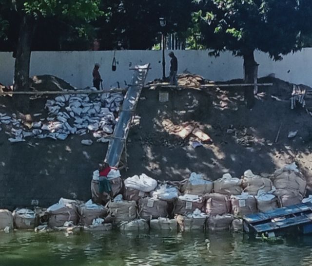 Proyek Lindung Tebing Kali Jagir Surabaya Diduga Kesampingkan Deadline Waktu Dan K3, LSM GARAD Bakal Demo Kantor Perwakilan PT Jasa Tirta 1 Surabaya
