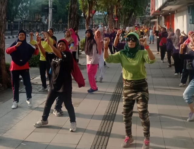 Momentum Hari Ibu 2024, GARAD Gelar Acara Senam Aerobik Dan Pemeriksaan Kesehatan Gratis Di Warga RW 12 Kelurahan Embong Kaliasin Surabaya