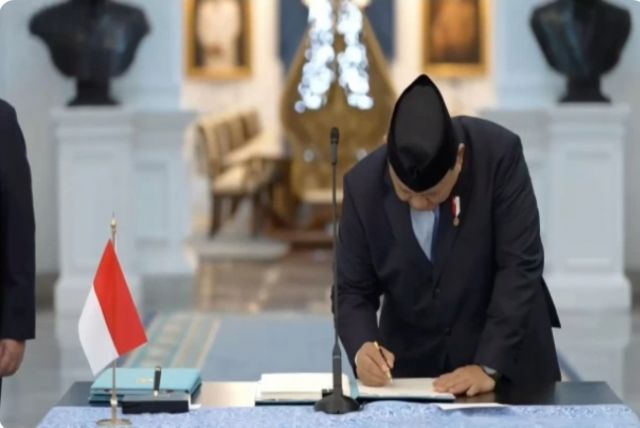 Prabowo Ucap Bismillah 2 Kali Saat Penandatanganan Pendirian Danantara