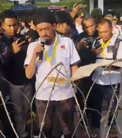 Demo Ojol Di Kantor Gubernur Jatim, Minta Khofifah Keluar Untuk Tandatangani Tuntutan