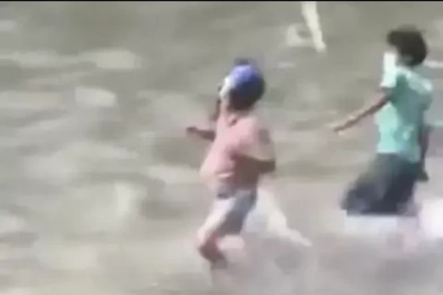Menteri Keuangan Nepal Dikejar Massa Aksi, Ditelanjangi Hingga Masuk Ke Sungai