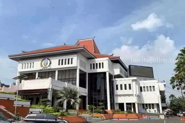 Besaran Tunjangan Rumah DPRD Jatim Rp49-57Juta Seolah Jadi Bola Panas, SK Gubernur Khofifah Jadi Sorotan