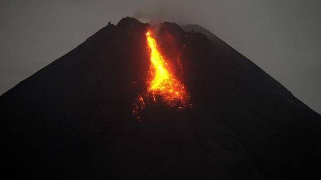 Status Gunung Merapi Tetap SIAGA, Warga Diminta Hindari Daerah Potensi Bahaya