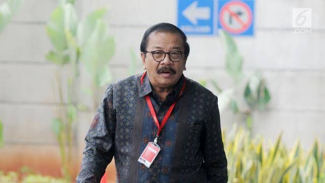 Terkait Ini, Pakde Karwo Eks Gubernur Jatim Diperiksa KPK Selama 3Jam