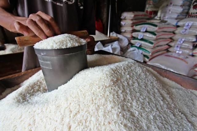 Stok Beras Di Jatim Aman, Tapi Harga Eceran Di Toko Kelontong Ada Kenaikkan, Apa Sih Penyebabnya?