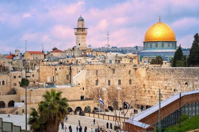 Taklukkan Yerusalem, Umar Bin Khattab Membuat Surat Perjanjian Istimewa Untuk Penduduk Palestina